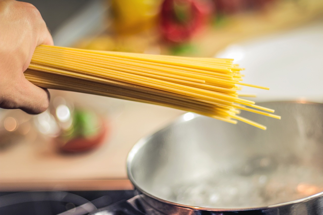 entdecken sie die verschiedenen kochtechniken, die das kochen zu einem wahren erlebnis machen. von klassischen methoden bis hin zu modernen fertigkeiten - verbessern sie ihre kochkünste und überraschen sie ihre gäste mit köstlichen gerichten!