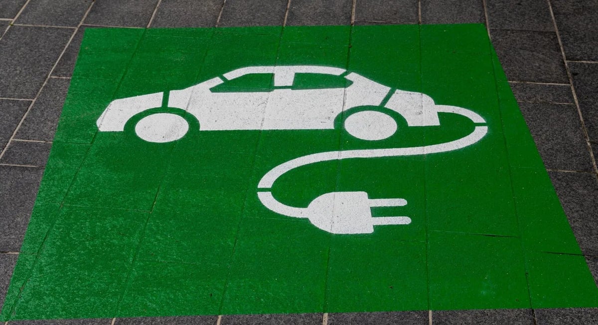 Wie gestalten Elektroautos und alternative Mobilitätslösungen die Zukunft unserer Straßen?