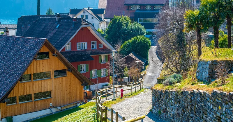 Eckbank selber bauen mit Stauraum: das lohnt sich fast immer