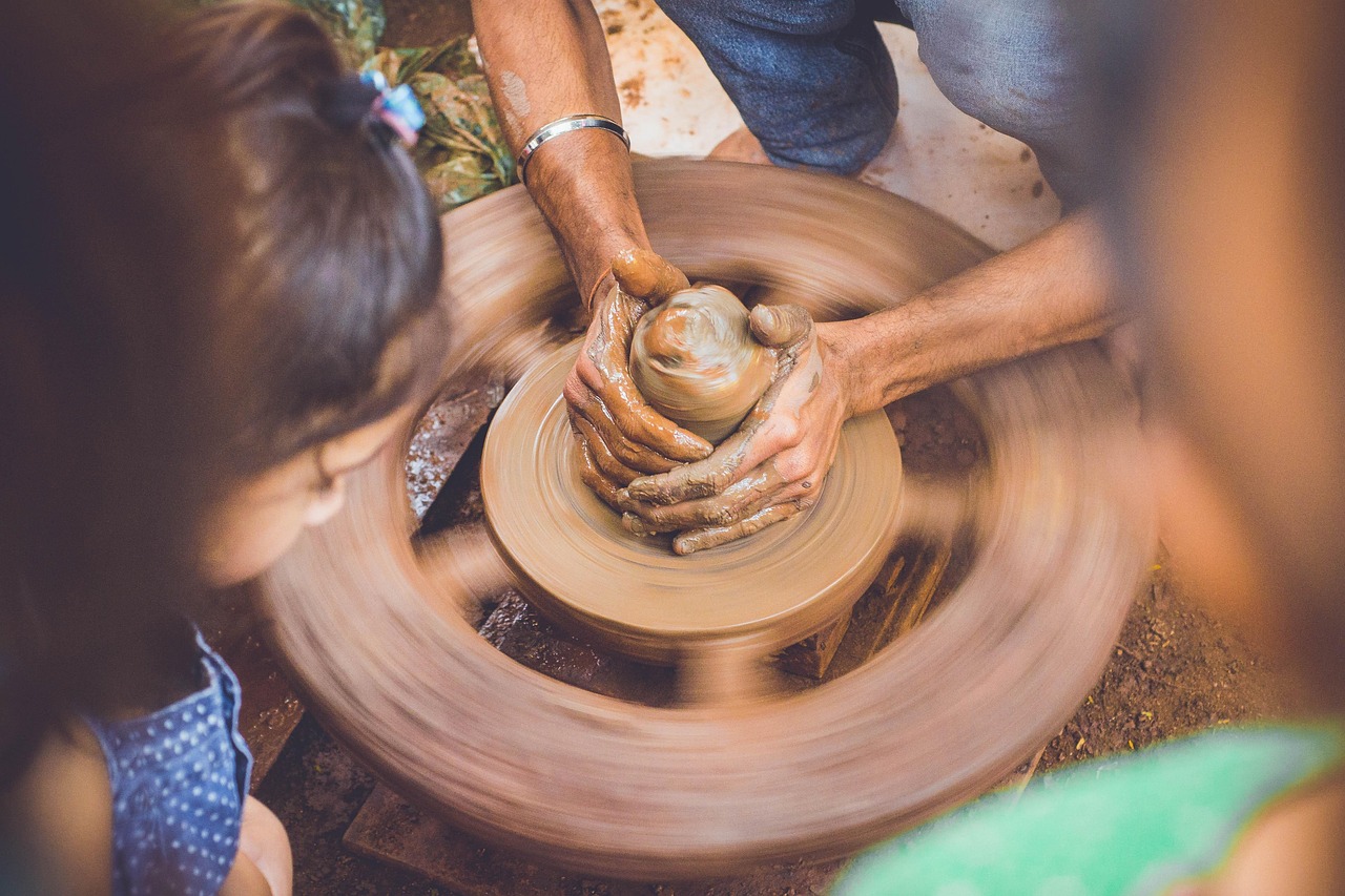 entdecken sie die kunstfertigkeit des handwerks: von traditioneller handarbeit bis zu modernen techniken. erleben sie die leidenschaft und präzision, die hinter jedem handgefertigten produkt steckt.